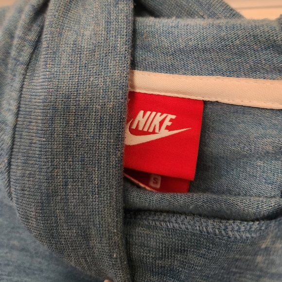 Nike Active Pullover - Picture 2 of 2